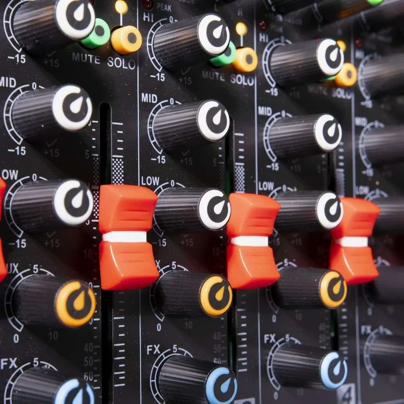 CONSOLE DE MIXAGE AMPLIFIÉE MULTIMÉDIA