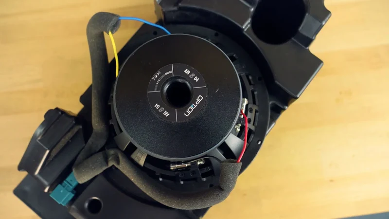 OPTION SUB-142 – Subwoofer pour Mercedes V-Klasse W447 avec Burmester | Kit d’échange AIR-8 D4