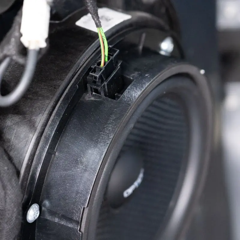 OPTION SET-279 – Système Audio Mercedes V-Klasse W447 V3 | DSP + Subwoofer sous siège + Front & Arrière
