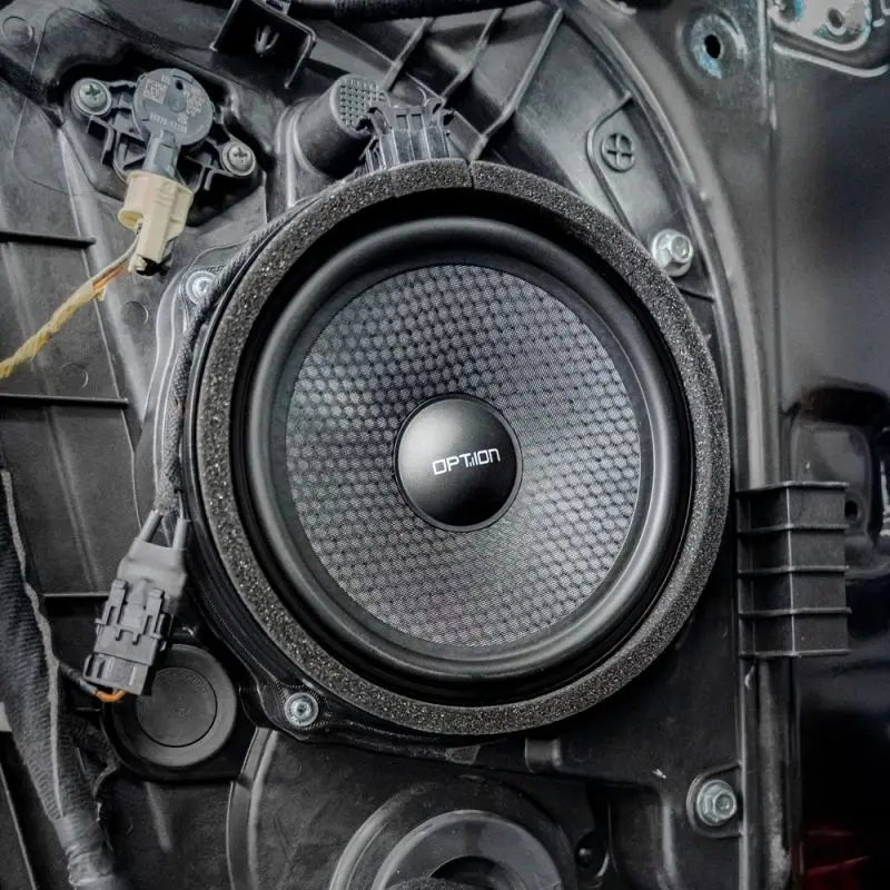 OPTION SET-242 – Système audio pour Hyundai i30 PD (2017–2020) | Amplificateur DSP + Subwoofer + Haut-parleurs avant et arrière