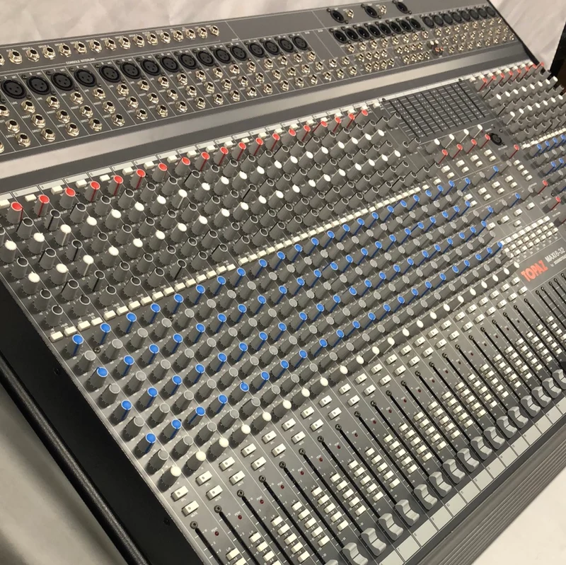 Soundtracs TOPAZ MAXI 8-32 Mixing Console