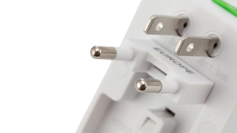 Adaptateur de prises rétractables, conception portable et ultra-compacte TYRU