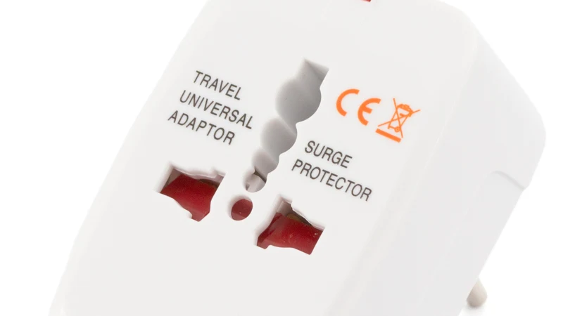 Adaptateur de prises rétractables, conception portable et ultra-compacte TYRU