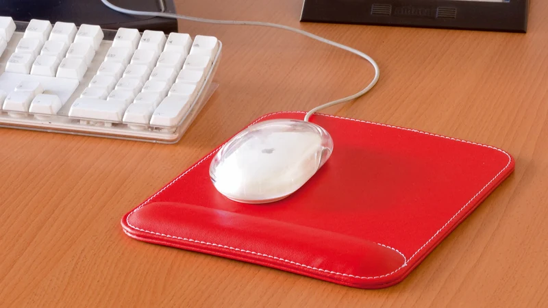 Tapis de souris en similicuir doux, antidérapant avec repose mains rembourrée GONG