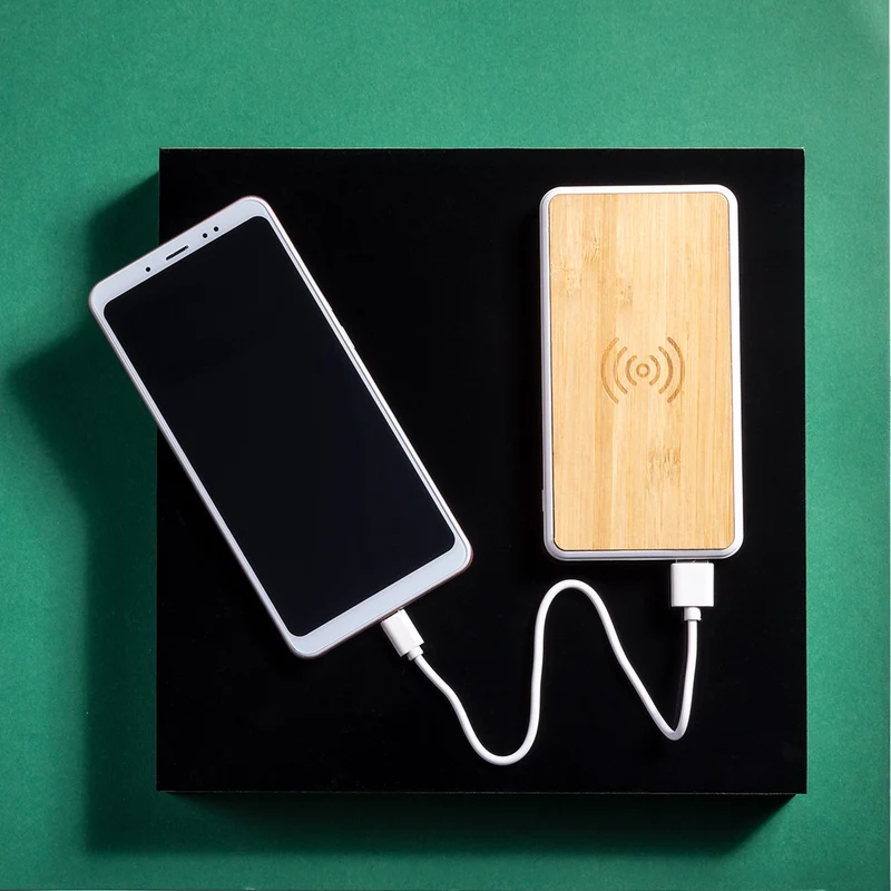 Batterie externe 8000 mAh en bambou et abs DICKENS