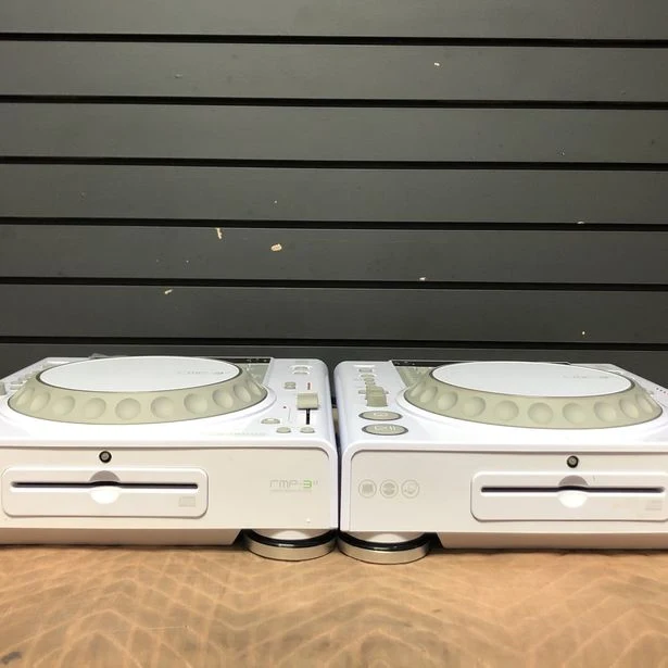 Reloop RMP-3 Alpha Cross Media Player (Limited Edition White) Pair - DEMO